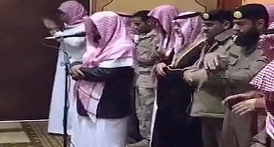 محافظ المندق يؤدي صلاة الميت على الشهيد الزهراني