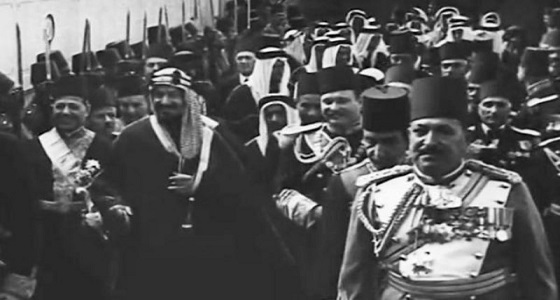 فيديو نادر يوثق لحظة استقبال المصريين للملك عبدالعزيز بحفاوة شديدة