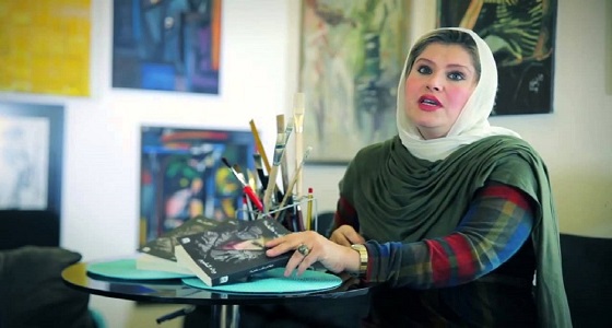 بالفيديو.. فنانة تشكيلية تثير الجدل بعد إعلان حفظها لسورة البقرة