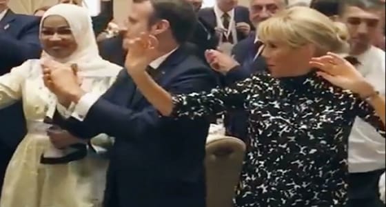 بالفيديو.. الرئيس الفرنسي وزوجته يرقصان على موسيقى عربية في عرس مغربي