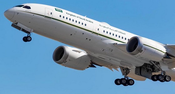 بالصور .. ” بوينج ” تطلق أولى رحلات طائرة وزارة المالية بطلاء مصمم سعودي