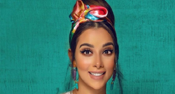 فيديو طريف لشبيهة بلقيس أثناء أدائها ” شوف لي حل “.. والفنانة تعلق