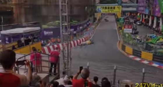 بالفيديو.. نجاة متسابقة من موتًا محقق في الفورمولا 3