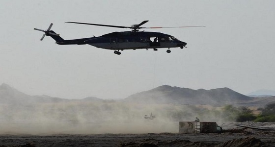 بالصور.. طيران الأمن ينقذ وافدين جرف سيارتهما سيل وادي الليث