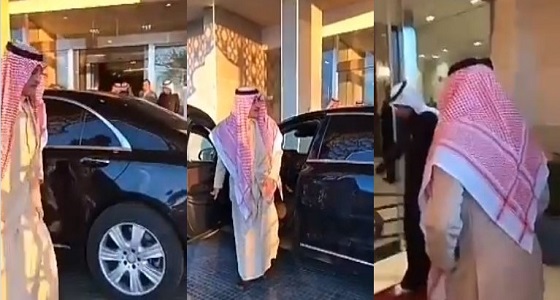 بالفيديو.. أمير تبوك يقود سيارته بنفسه ويتفقد الفنادق استعدادا لزيارة الملك