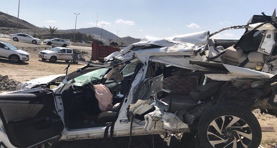 بالصور.. إصابة أحد منسوبي الهلال الأحمر إثر حادث إنقلاب بالباحة