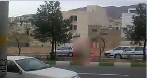 بطالة أم اضطراب نفسي.. القبض على إيرانية خلعت ملابسها في الشارع