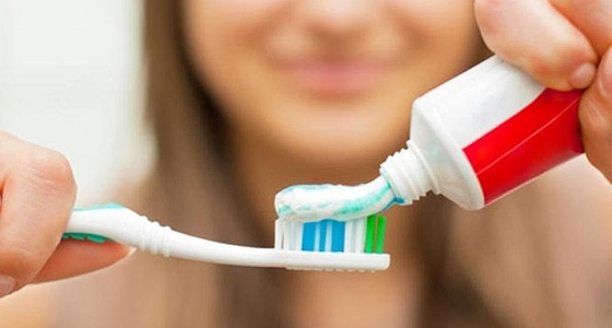 مدونة تكشف عن سر جمالي لمعجون الأسنان بدون تكاليف للسيدات
