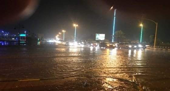 إغلاق عدد من الطرق بسبب الأمطار في عرعر وضواحيها