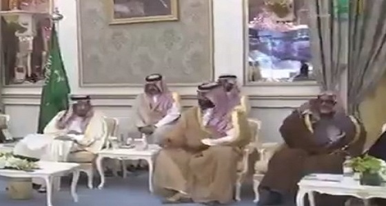 بالفيديو.. حديث جانبي بين خادم الحرمين وولي عهده خلال تدشين مشاريع حائل