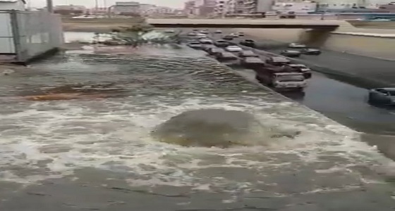 أمانة جدة تتهم شركة المياه بالتسبب في غرق نفق الملك فهد.. والاخيرة ترد