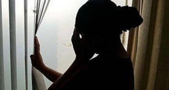 زوجة تخلع زوجها: أشعر أني عارية