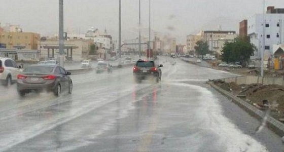 هطول أمطار مصحوبة بعواصف رعدية على مكة