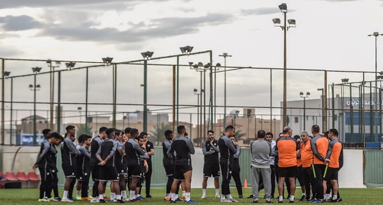 بالصور الشباب يعاود تدريباته بحضور ” البلطان “