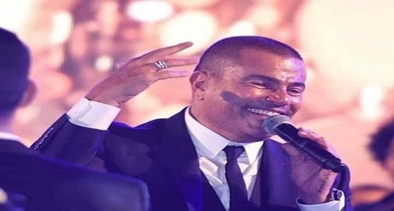 بالصور.. سر ارتداء عمرو دياب لخاتم في يده اليمنى