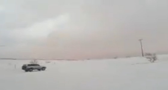 بالفيديو.. البرد يحول ” الجوف ” إلى أرض بيضاء