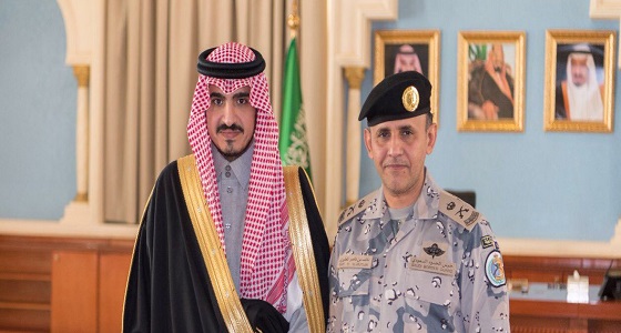 بالصور.. أمير الجوف يقلد اللواء المطيري رتبته الجديدة