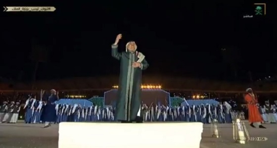 بالفيديو.. محمد عبده يغني &#8221; تبي سلمان ناظر في السماء &#8221; أمام الملك