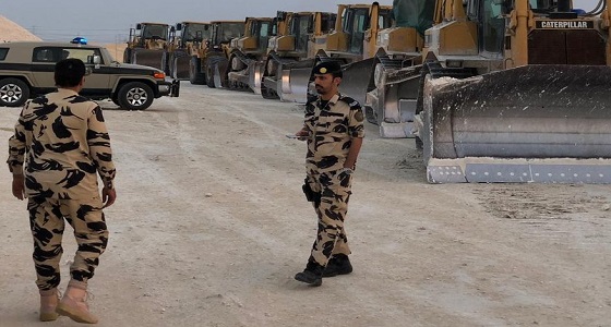 ضبط مخالفين ومعدات لنهل الرمال وتجريف الأراضي