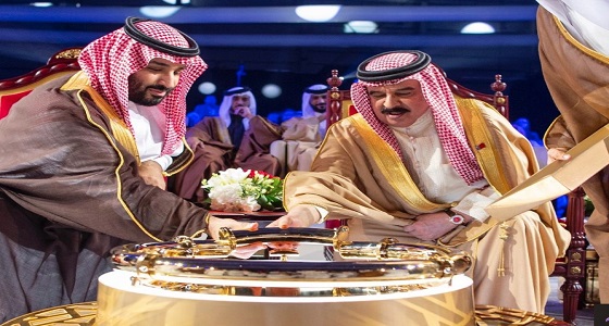 ملك البحرين وسمو ولي العهد يدشنان خط أنابيب النفط الجديد بتعاون سعودي بحريني