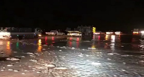 بالفيديو.. جريان السيول في عفيف إثر هطول الأمطار
