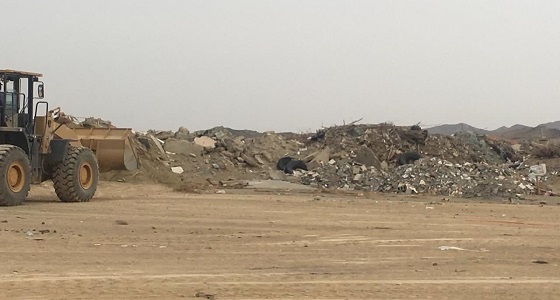 بلدية الحازمي بمحافظة بيشة تستكمل تنظيف الأحياء التابعة لها
