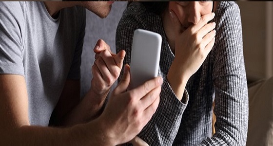 أرادت نشر موهبتها..زوج يتفاجأ بفيديوهات رقص لزوجته على الإنترنت