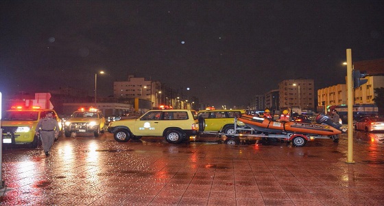 بالصور.. جدة تشهد أمطار من متوسطة إلى غزيرة