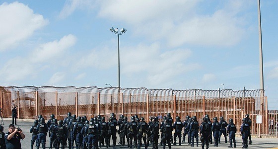 بالصور.. انتشار 5 آلاف جندي أمريكي على حدود المكسيك لمنع قافلة المهاجرين