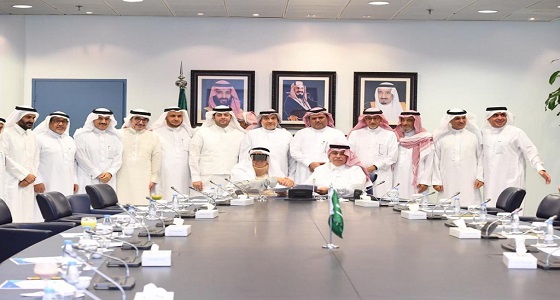 بالصور.. صالح كامل معصوب العينين في أول ظهور له