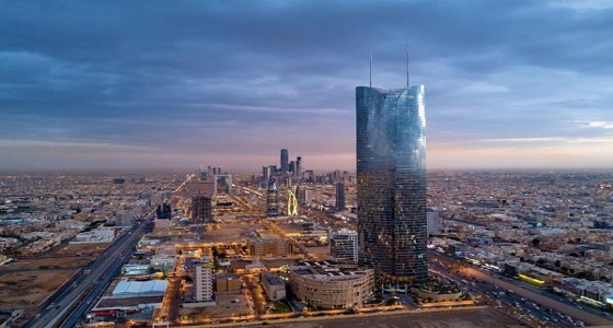 بالصور.. الأمطار تضفي جمالًا على الرياض