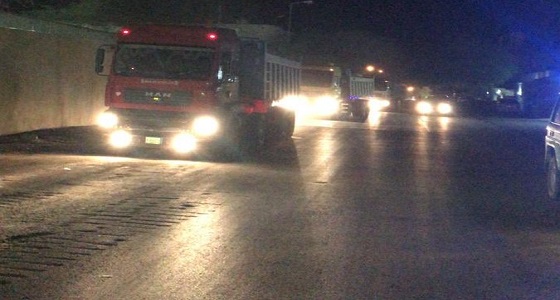 بالصور.. بلدية الحائر تضبط مخالفين يجرفون الأراضي لبيع التراب