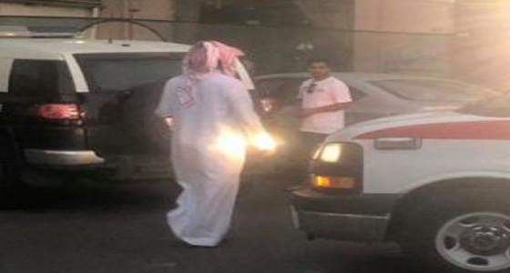 عمالة مخالفة يعتدون على مراقبي أمانة عسير ويتسببون في جروحهم