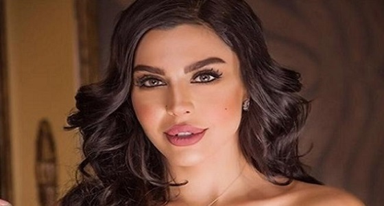 بالصور.. ليلى اسكندر تتعرض لهجوم من الجمهور لارتدائها النقاب بعد الفستان المكشوف