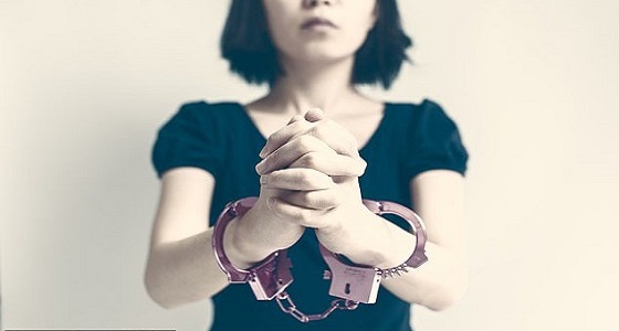 فتاة تشعل النيران بوالدتها عقب رفضها الزواج من حبيبها