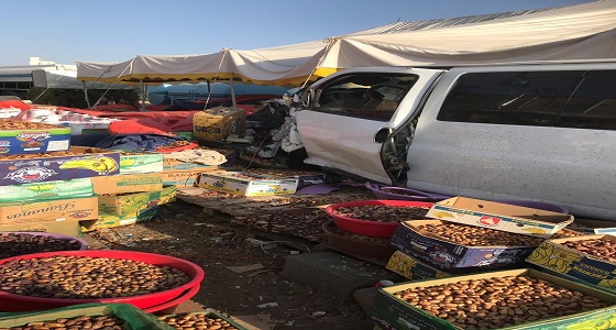 إصابة طالبات في حادث اصطدام ” باص ” بسوق التمر في نجران