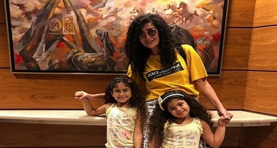 بالصورة.. إطلالة شبابية لـ ” غادة عبدالرازق ” مع حفيدتيها