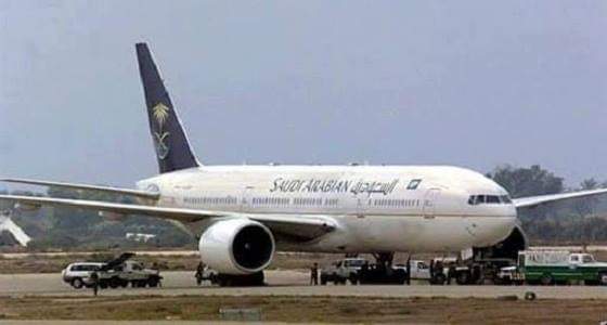 طائرة سعودية تنجو من حادث مروع في إسلام أباد بعد انفجار أحد إطاراتها