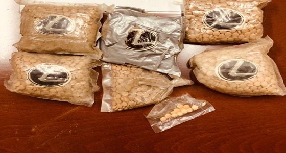 بالصور.. ضبط شخص بحوزته 5000 حبة كبتاجون على طريق الساحل الغربي بينبع