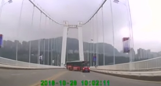 بالفيديو .. مصرع 17 شخص بسبب مشاجرة في حافلة