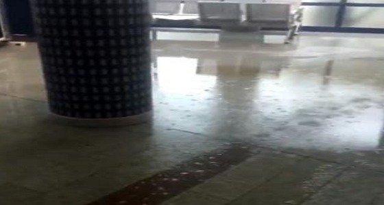 بالفيديو.. مياه الأمطار تغرق قاعات جامعة الإمام عبدالرحمن بالدمام