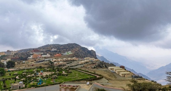 بالصور.. إقبال شديد لممارسة ” التطعيس ” بسبب الأمطار في الباحة