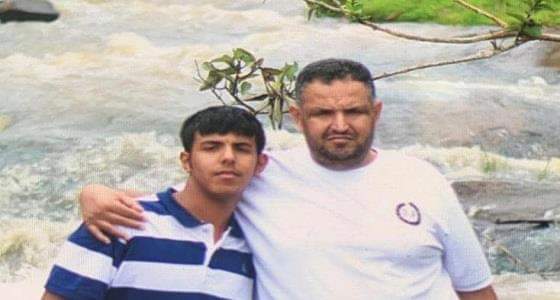 بالصور.. قصة المعلم الذي تصل هداياه لطلابه بعد وفاته يرويها ابنه