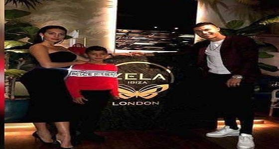 بعد أن عاشا لأكثر من عامين وأنجبا طفلة.. رونالدو يطلب الزواج من جورجينا