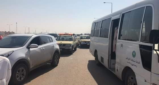 بالصور.. أمانة الرياض تحجز 18 سيارة لبيع الأغنام وتسلم 8 عمال مخالفين