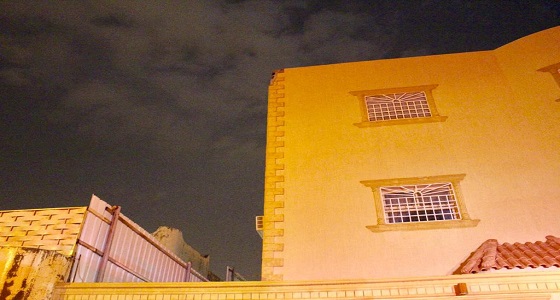 ” الدفاع المدني ” يتابع سقوط صاعقة رعدية على منزل بحي السليمانية