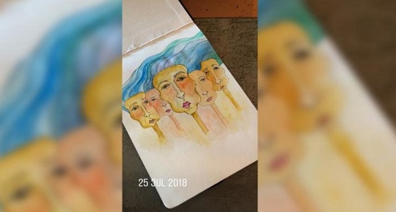 بالصور.. فنانة تترك لوحاتها للغرباء في مقاهي المملكة