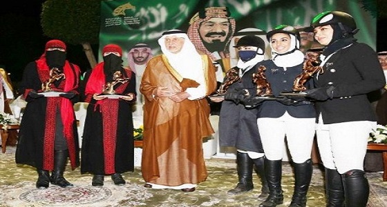 بالصور.. سعوديات يستعرضن مهاراتهن ببطولة مكة المكرمة لجمال الجواد العربي