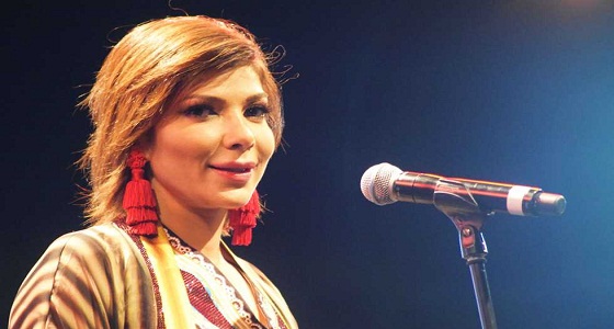 بالصور.. أصالة تظهر بإطلالة جديدة تميزها الأقراط الحمراء