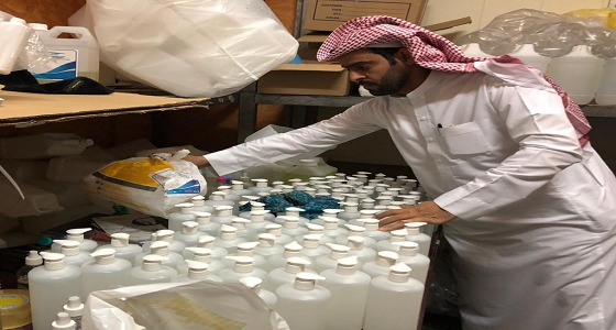ضبط مصنع لمستحضرات تعقيم صحية مخالفة